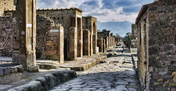Von Neapel aus: Pompeji und Herculaneum VIP Tour mit Mittagessen