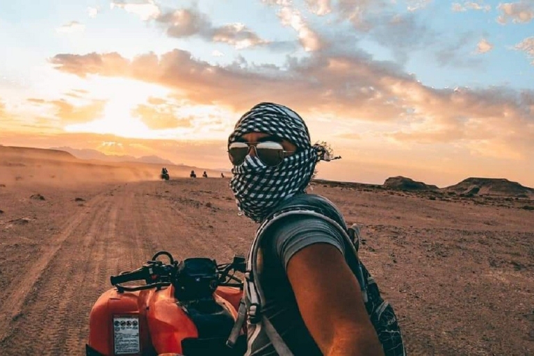 Hurghada: wycieczka po mieście i pustynne safari quadem po zachodzie słońcaZ Hurghady