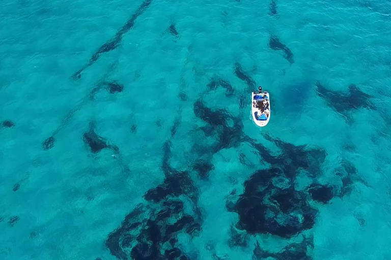 Menorca: Passeio de barco privado com aperitivo e pôr do sol