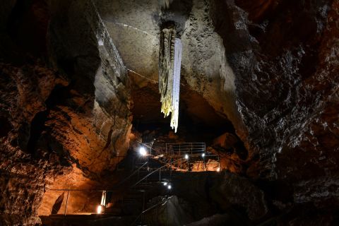 Caverna Doolin: excursão subterrânea de estalactites