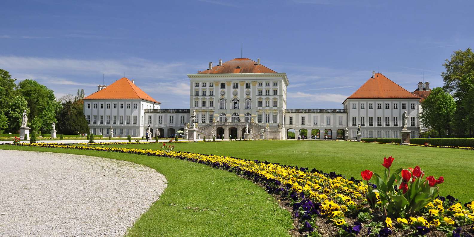 München: Nymphenburgin palatsi/Munich Residenz Opastettu kierros |  GetYourGuide