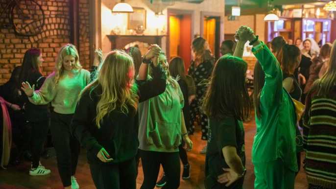 Dublín: Espectáculo de Música y Danza Irlandesas con Clase de Baile