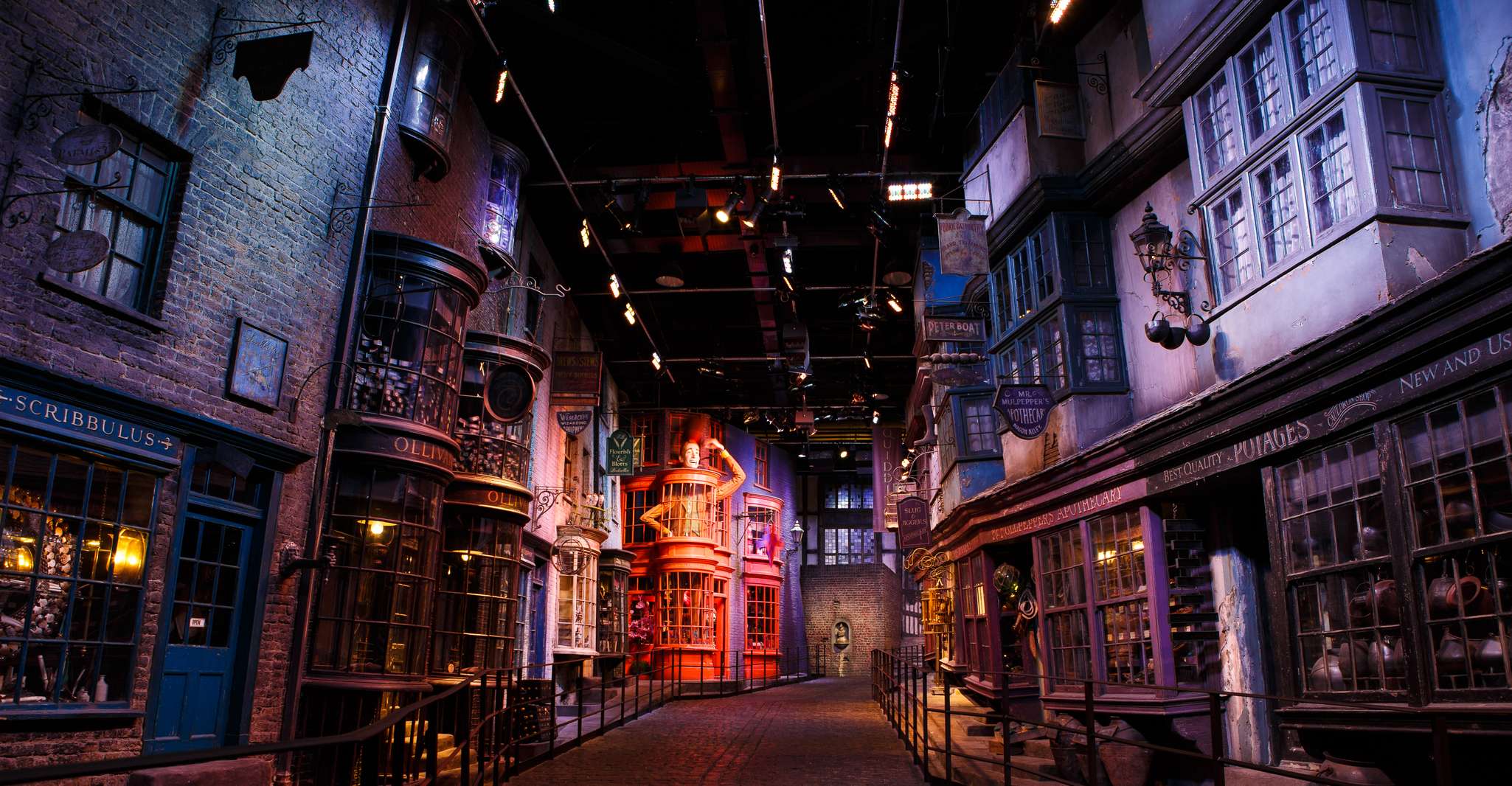 London: Warner Bros. Studio Tour and River Thames Cruise