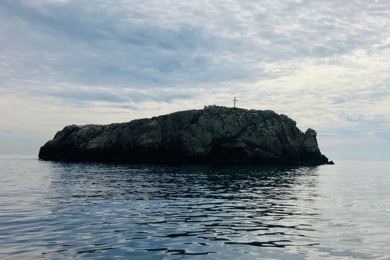 Polignano a Mare: Boat Trip, Swim & Cave with Aperitif