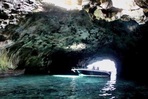 ポリニャーノアマーレ：食前酒でのボートトリップ、水泳、洞窟