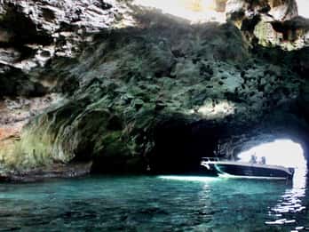 Polignano a Mare: Boat Trip, Swim & Cave with Aperitif