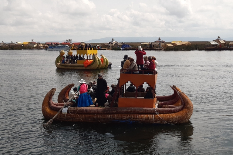 De Cusco: Lac Titicaca avec une visite à Uros et TaquileCusco: Lac Titicaca 2 jours avec Alojamiento
