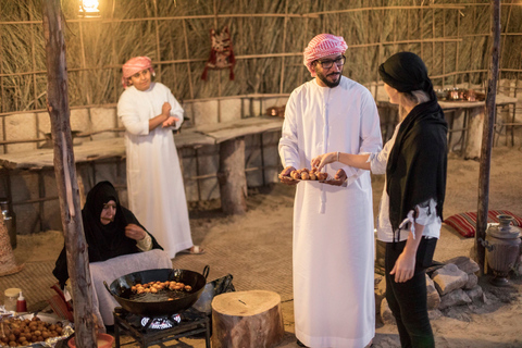 Dubai: Al Marmoom Evening Safari by Vintage Car with Meal Private Tour