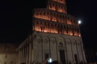 Lucca: Geführter Stadtrundgang bei Nacht