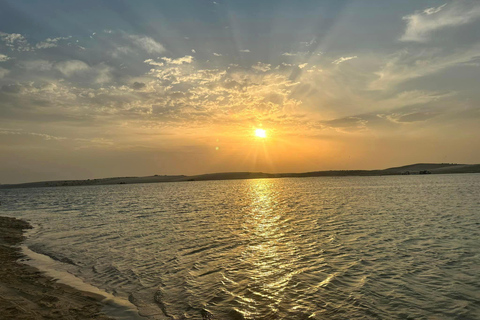 Doha: Tour del deserto al tramonto con giro in cammello, mare interno e tèDoha: Mare interno, tour del deserto al tramonto con giro in cammello e tè