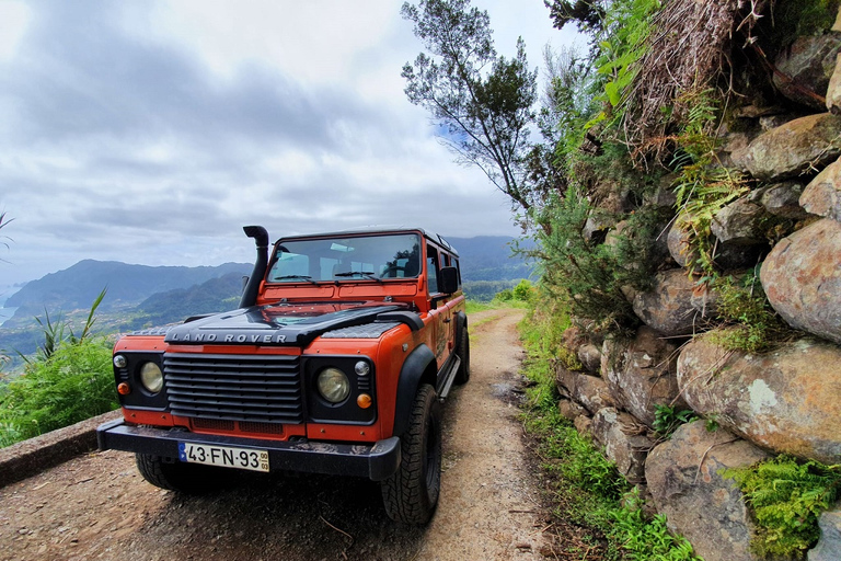 Madeira: tour safari nella vecchia foresta in jeep 4x4 con Pico ArieiroMadeira: tour safari in Jeep 4x4 Old Forest con Pico Arieiro