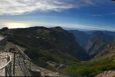 Madeira: Jeep 4x4 Old Forest Safari Tour med Pico Arieiro