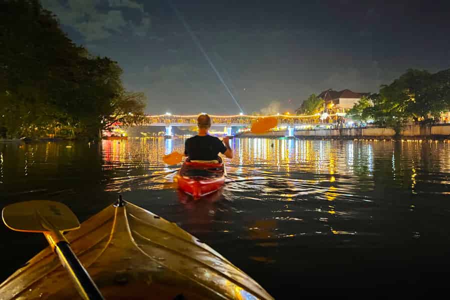 Chiang Mai: Nachtkajakfahrt auf dem Ping River ins Stadtzentrum. Foto: GetYourGuide