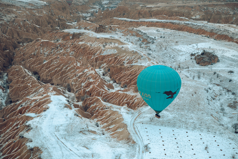 Cappadocia: tour in mongolfiera con colazione leggera