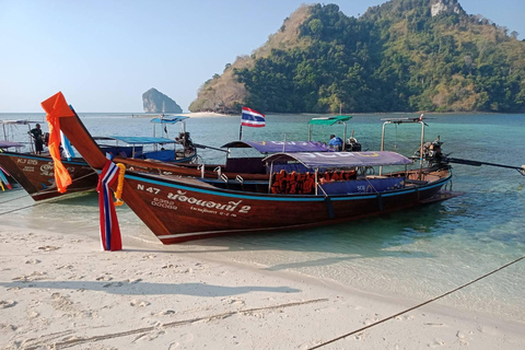 Ao Nang: trasferimento di sola andata in barca a coda lunga per la spiaggia di RailayAo Nang: trasferimento in barca a coda lunga di Railay Beach di sola andata