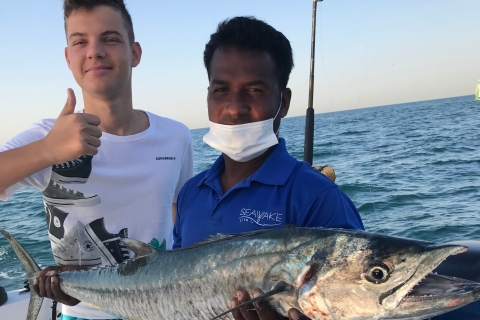 Dubai: viaje de pesca de medio día con opciones compartidas y privadasViaje de pesca privado