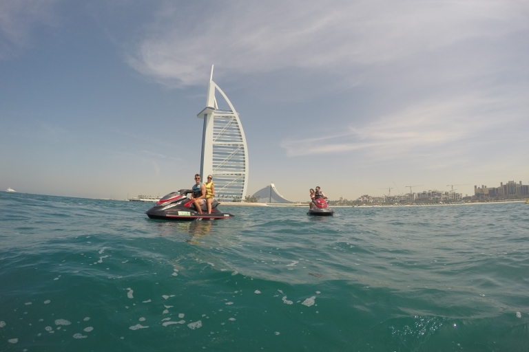 Dubai: jetski-tour door Burj Al ArabJetski-tour van een half uur voorbij Burj Al Arab