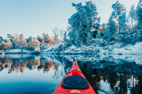 Estocolmo: Caiaque de inverno, Fika sueco e sauna quentePasseio de caiaque no inverno