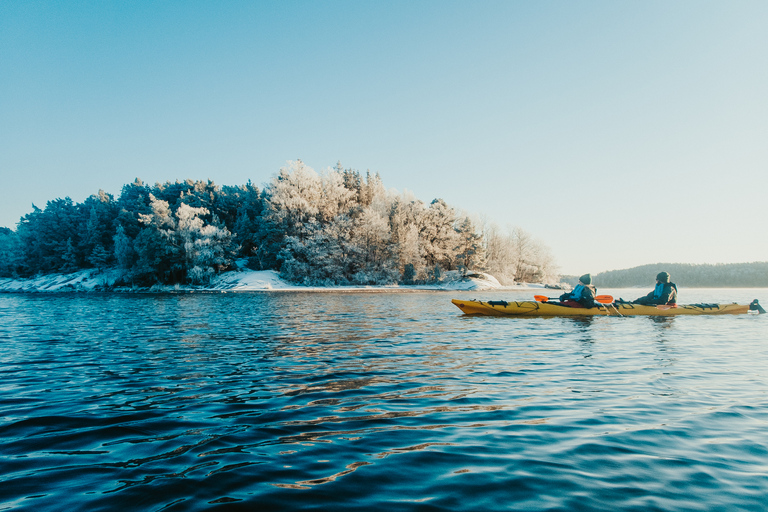 Estocolmo: Caiaque de inverno, Fika sueco e sauna quentePasseio de caiaque no inverno