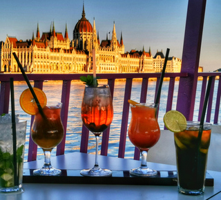 Budapest: Danube Sunset Cocktail Cruise - Winter Edition