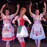 Budapest: Dinner Cruise with Operetta and Folk Show | GetYourGuide