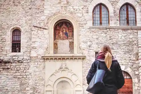 Gubbio: Private Walking Tour and Food tasting
