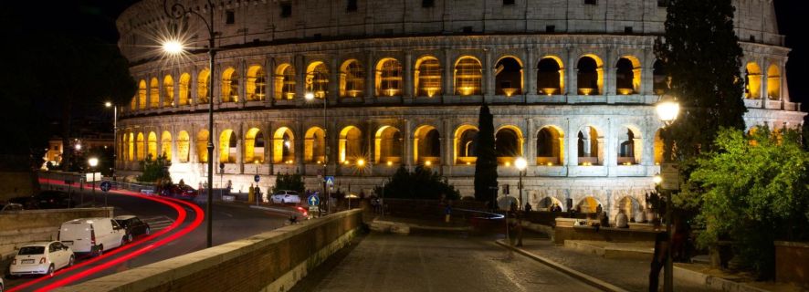 Rom: Kolosseum bei Nacht mit Führung durch den Untergrund und die Arena