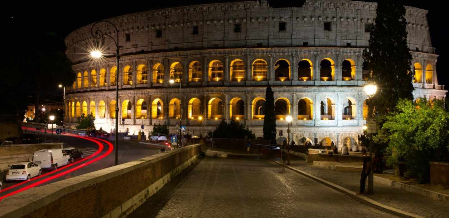 Rom: Kolosseum bei Nacht mit einer Tour durch den Untergrund und den Arenaboden