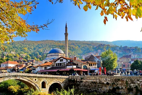 Von Tirana & Durres: Private geführte Tour durch Prizren, Kosovo