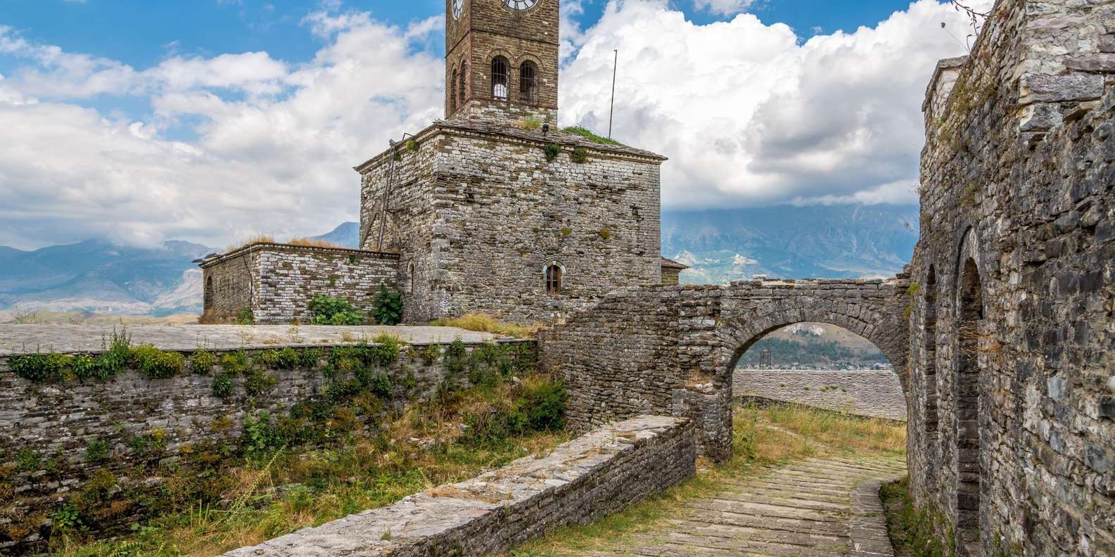 ティラナから ジロカストラのプライベート日帰りツアー Getyourguide ティラナから ジロカストラのプライベート日帰りツアー Getyourguide