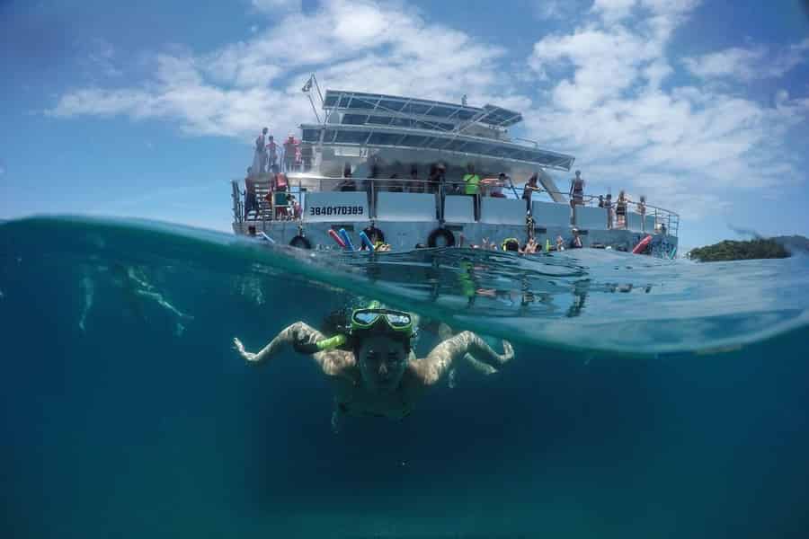 Búzios: Bootstour mit dem Katamaran. Foto: GetYourGuide