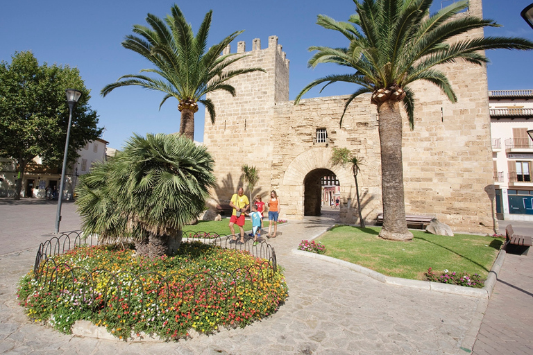 Mallorca: Alcudia Old Town, Market, and Formentor Beach Mallorca: Alcudia, Market and Formentor - Levante Pickup