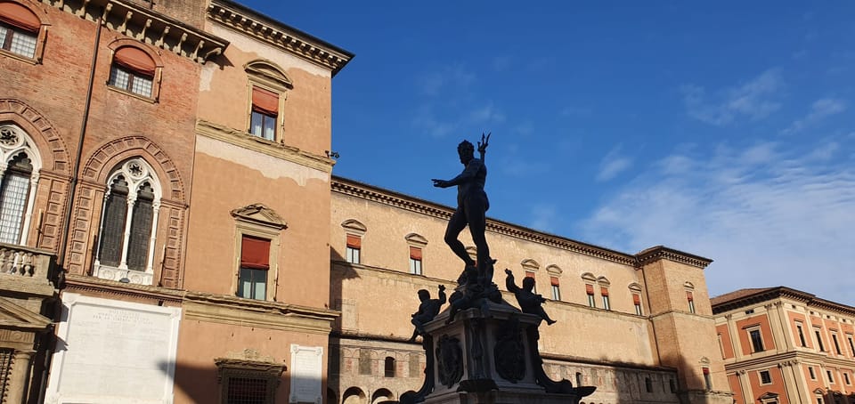 Bologna Tour Privato Guidato A Piedi Con Una Guida Getyourguide