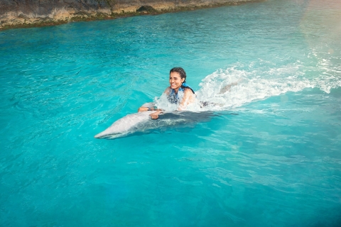 Cancún: Delfinschwimmprogramm auf der Isla Mujeres mit Buffet