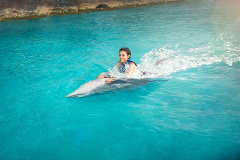 Cancún: programa de nado con delfines en Isla Mujeres con buffet