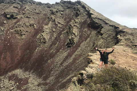 Lanzarote: tour de senderismo por el volcán norteTour Trekking Volcán Norte – Punto de Encuentro