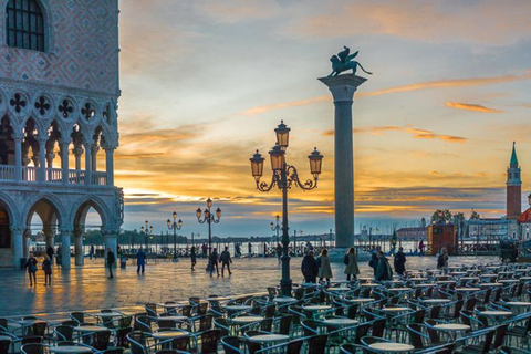 Venice: St Mark's Basilica, Doge's Palace, and Gondola Ride Tour in English