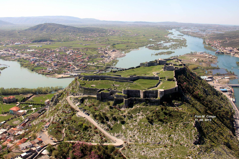 De Tirana: excursão privada de um dia a Shkoder e Lago Skadar