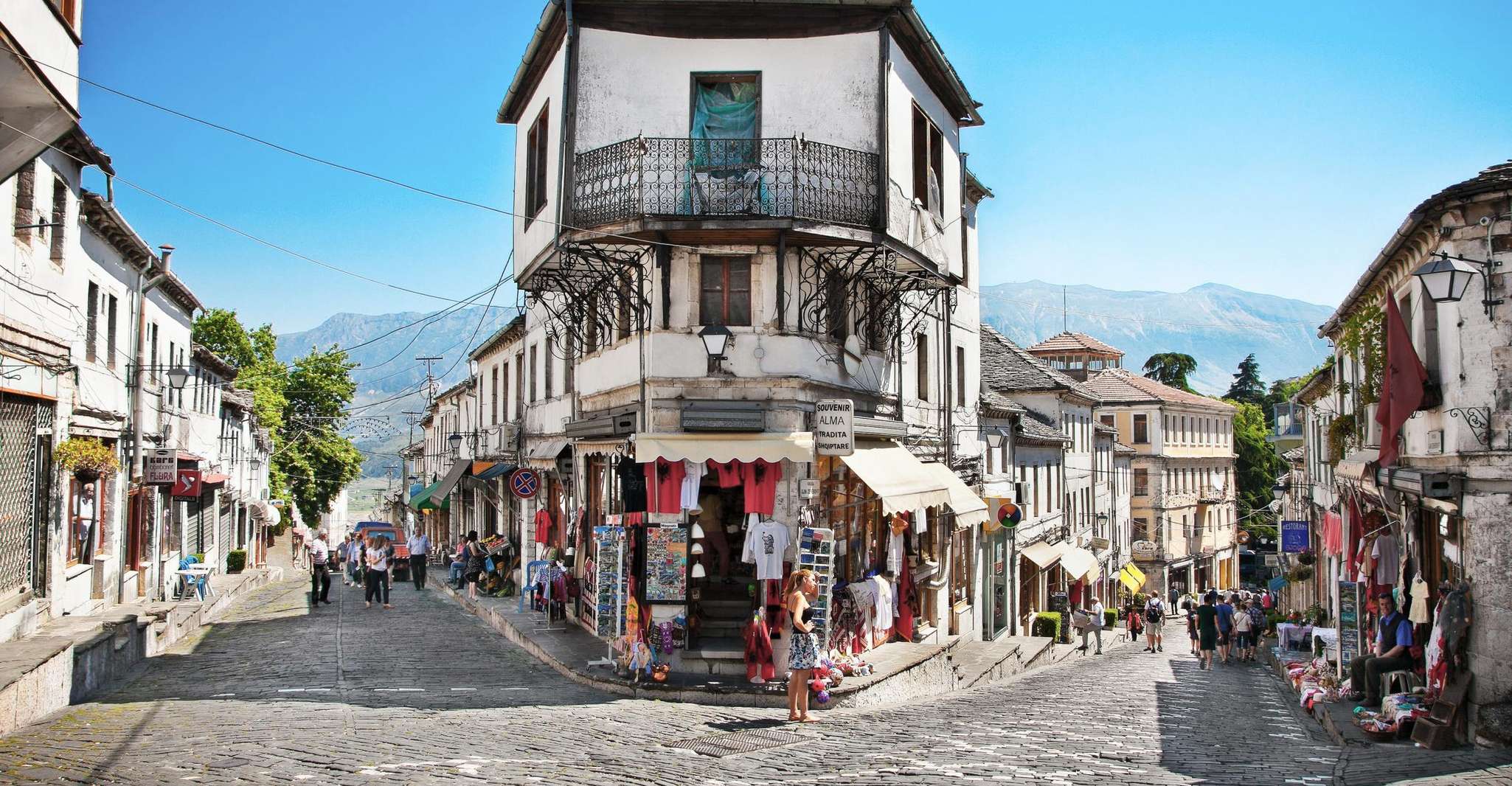 Da Tirana & Durres, visita Gjirokaster, Buttrint e Saranda - Housity