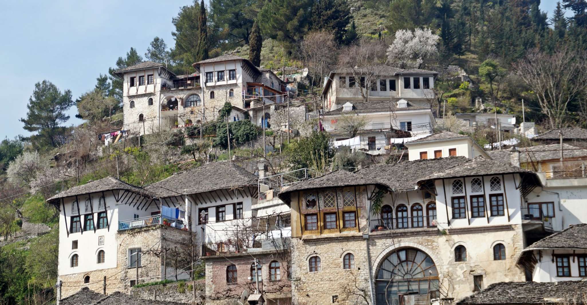 Da Tirana & Durres, visita Gjirokaster, Buttrint e Saranda - Housity
