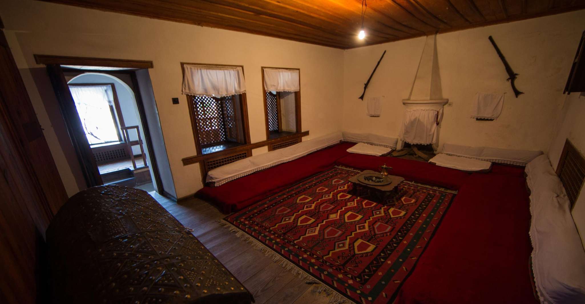 Da Tirana & Durres, visita Gjirokaster, Buttrint e Saranda - Housity