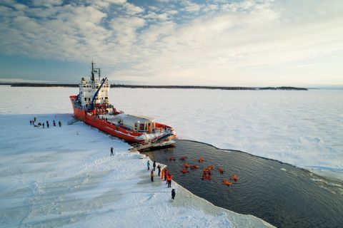 Van Kemi: Icebreaker Cruise met lunch en drijvend op het ijs