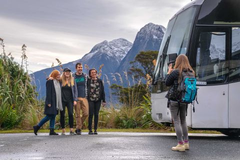 Depuis Queenstown : excursion d'une journée à Milford Sound en bus et bateau