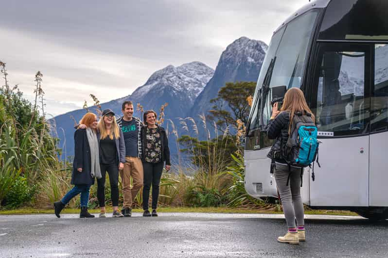 Queenstown: viaggio di un'intera giornata in pullman Milford Sound e crociera