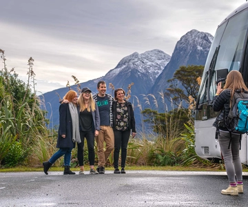Queenstown: Escursione di una giornata intera in pullman e crociera nel Milford Sound