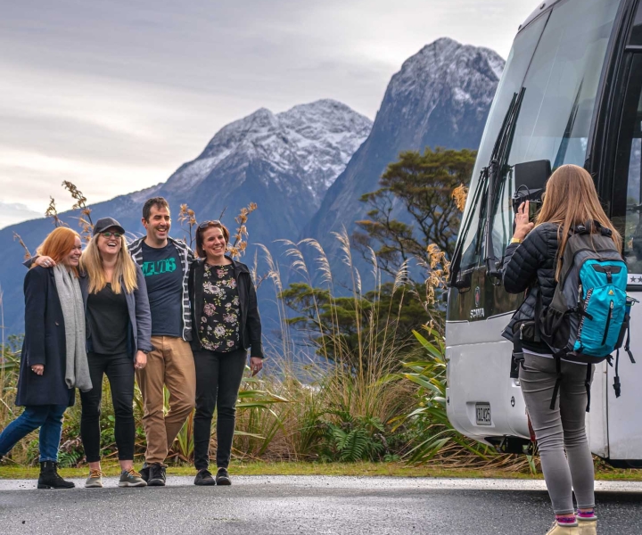 Depuis Queenstown : excursion d'une journée à Milford Sound en bus et bateau