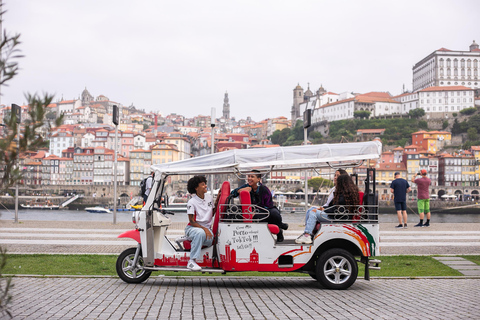 Porto : Visite en tuk tuk avec dégustation de vinPorto : Tours en tuktuk 4h