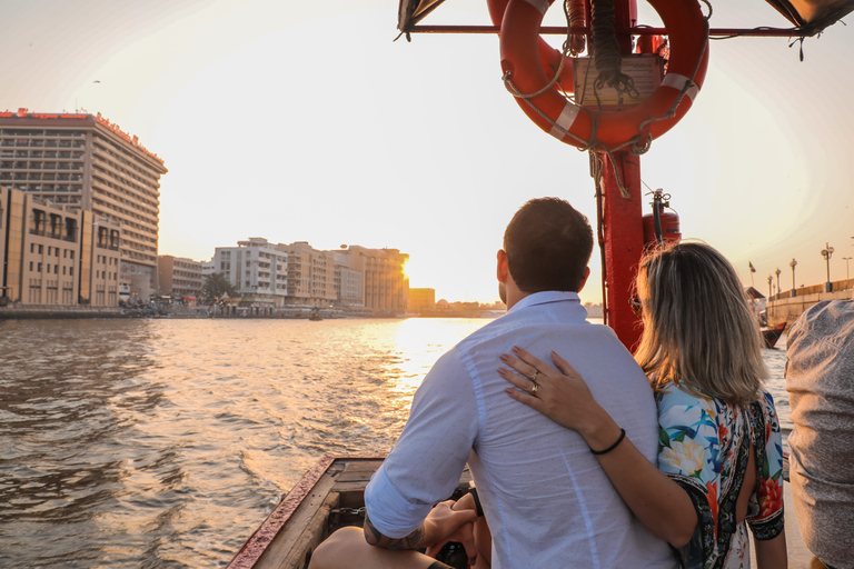 Dubai: Guided Walking Tour with Tea and Abra Water Taxi Shared Tour with English-speaking guide