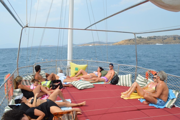 Bodrum: tour en barco por Black Island con almuerzoTour privado