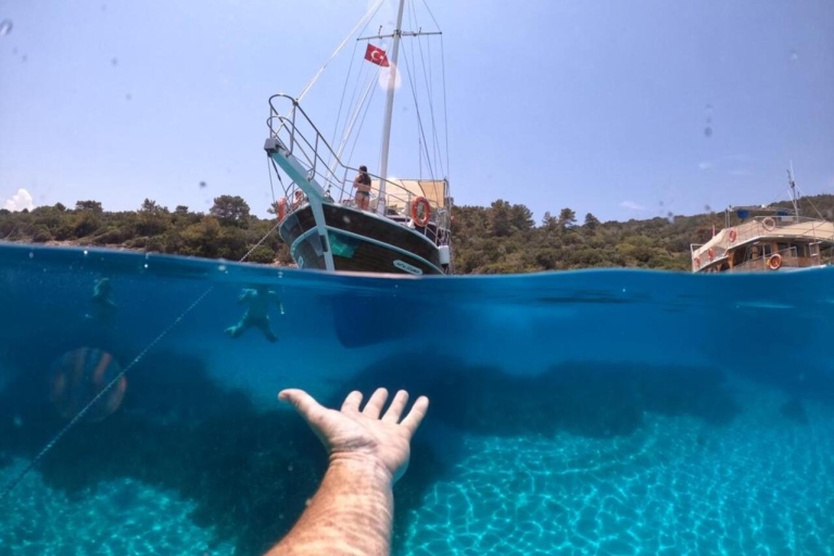Bodrum: Black Island Boat Tour with Lunch Private Tour